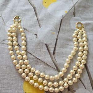 Elegant Cream Pearl Necklace
